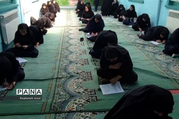 خروش دانش‌آموزان به حمایت از سخنان رهبری با حضور در مسابقات لیگ جت در سرچهان