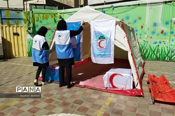 برگزاری مانور و زلزله در مدرسه غیردولتی عطر دانش شهرستان قرچک