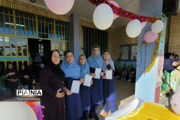 مراسم گرامیداشت هفته‌معلم و  تقدیر از دانش‌آموزان برتر مدرسه شایستگان ملارد