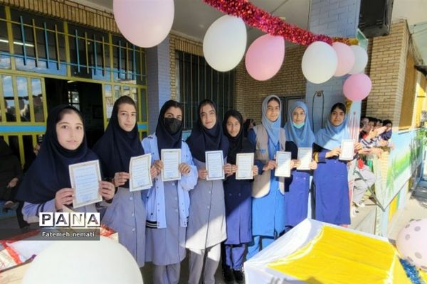 مراسم گرامیداشت هفته‌معلم و  تقدیر از دانش‌آموزان برتر مدرسه شایستگان ملارد