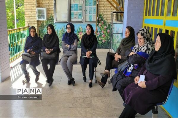 مراسم گرامیداشت هفته‌معلم و  تقدیر از دانش‌آموزان برتر مدرسه شایستگان ملارد