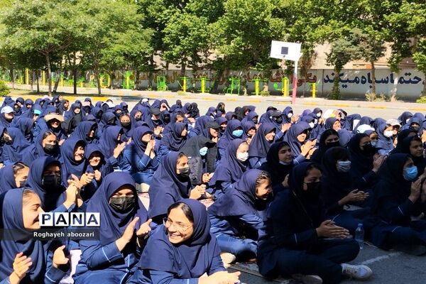 جشن هفته معلم در دبیرستان عصمت صفادشت