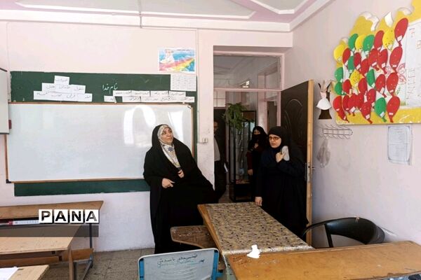 بازدید معاون آموزش ابتدایی شهر تهران از مدارس منطقه۱۸ شهر تهران