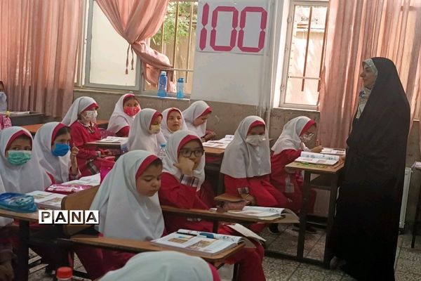 بازدید معاون آموزش ابتدایی شهر تهران از مدارس منطقه۱۸ شهر تهران