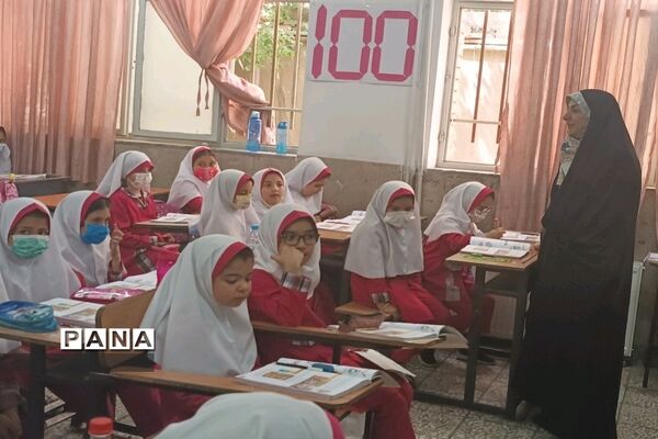 بازدید معاون آموزش ابتدایی شهر تهران از مدارس منطقه۱۸ شهر تهران