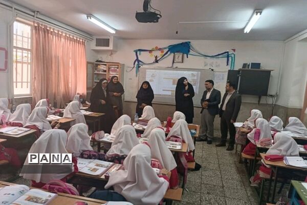 بازدید معاون آموزش ابتدایی شهر تهران از مدارس منطقه۱۸ شهر تهران