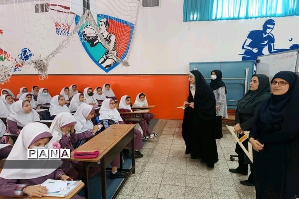 بازدید معاون آموزش ابتدایی شهر تهران از مدارس منطقه۱۸ شهر تهران