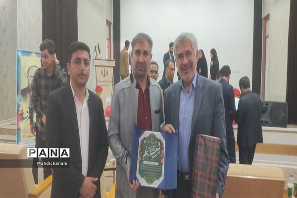 آیین تقدیر از معلمان نمونه شهرستان دشت آزادگان با حضور معاون حقوقی و امور مجلس وزارت آموزش و پرورش
