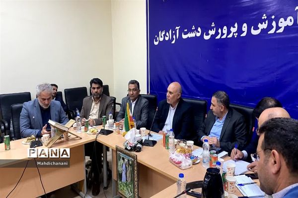 آیین تقدیر از معلمان نمونه شهرستان دشت آزادگان با حضور معاون حقوقی و امور مجلس وزارت آموزش و پرورش