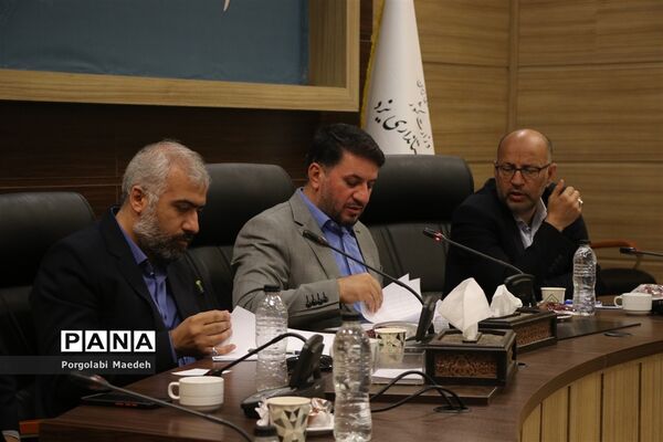 تشکیل جلسه مجمع خیرین مدرسه‌ساز اردکان با حضور استاندار یزد