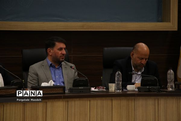 تشکیل جلسه مجمع خیرین مدرسه‌ساز اردکان با حضور استاندار یزد