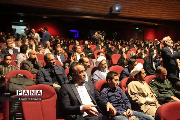 مراسم تقدیر از معلمان نمونه استانی و کشوری در قم