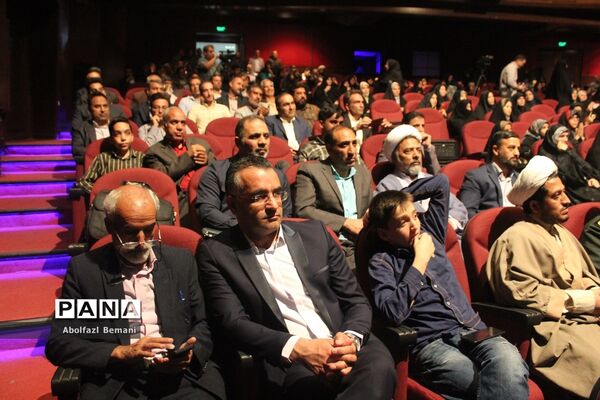 مراسم تقدیر از معلمان نمونه استانی و کشوری در قم