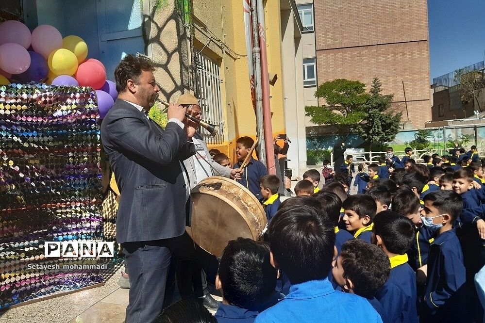 جشن گرامیداشت مقام معلم در مدارس رودهن