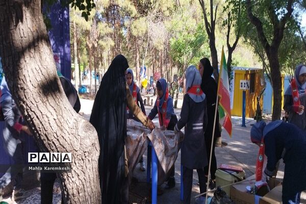 بازدید رئیس سازمان دانش‌آموزی فارس از اردوی تشکیلاتی دانش‌آموزان پیشتاز ناحیه چهار