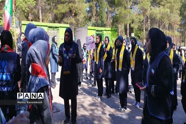 بازدید رئیس سازمان دانش‌آموزی فارس از اردوی تشکیلاتی دانش‌آموزان پیشتاز ناحیه چهار