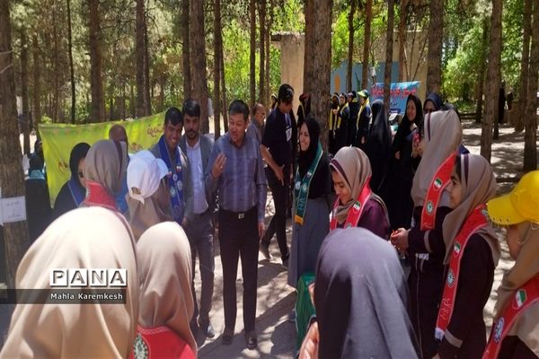 بازدید رئیس سازمان دانش‌آموزی فارس از اردوی تشکیلاتی دانش‌آموزان پیشتاز ناحیه چهار