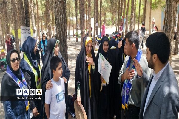 بازدید رئیس سازمان دانش‌آموزی فارس از اردوی تشکیلاتی دانش‌آموزان پیشتاز ناحیه چهار