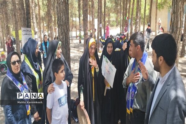 بازدید رئیس سازمان دانش‌آموزی فارس از اردوی تشکیلاتی دانش‌آموزان پیشتاز ناحیه چهار