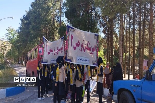 بازدید رئیس سازمان دانش‌آموزی فارس از اردوی تشکیلاتی دانش‌آموزان پیشتاز ناحیه چهار