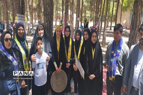 بازدید رئیس سازمان دانش‌آموزی فارس از اردوی تشکیلاتی دانش‌آموزان پیشتاز ناحیه چهار