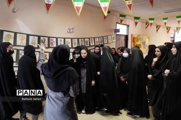بازدید دانش‌آموزان دبیرستان حضرت مریم جعفرآباد از نمایشگاه هفته مشاغل