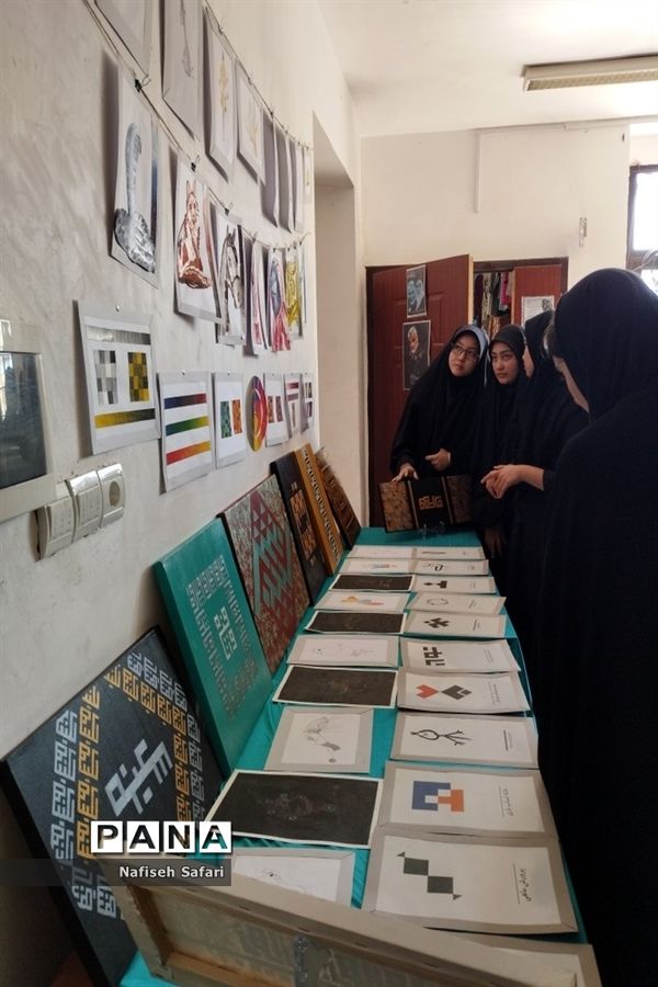 بازدید دانش‌آموزان دبیرستان حضرت مریم جعفرآباد از نمایشگاه هفته مشاغل