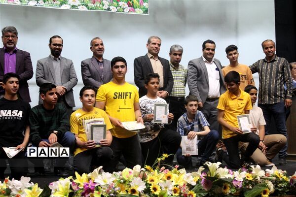 تجلیل از برترین‌های درسی و اخلاقی دبیرستان شاهد شهید مرتضوی‌ شهرستان‌قدس