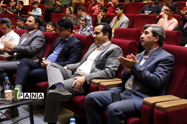 تجلیل از برترین‌های درسی و اخلاقی دبیرستان شاهد شهید مرتضوی‌ شهرستان‌قدس