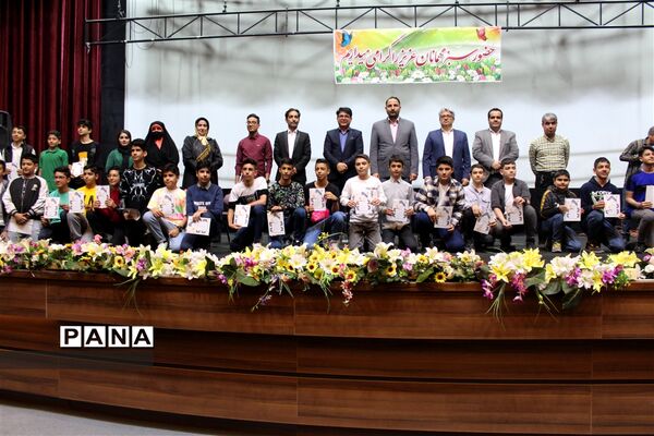 تجلیل از برترین‌های درسی و اخلاقی دبیرستان شاهد شهید مرتضوی‌ شهرستان‌قدس