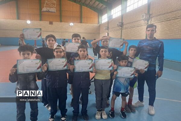 مسابقات تنیس روی میز پسران به‌مناسبت هفته معلم در کهریزک