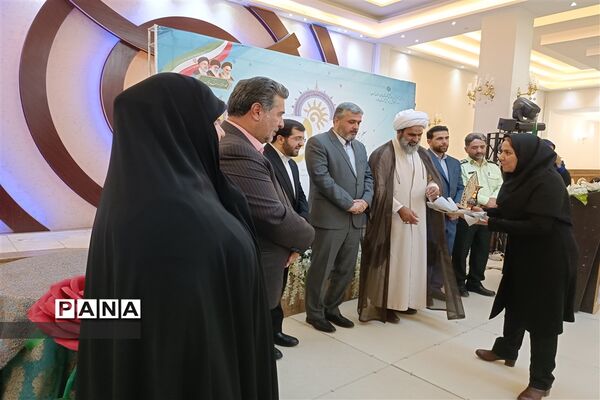 آیین تجلیل از معلمان نمونه شهرستان ملارد