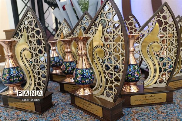 آیین تجلیل از معلمان نمونه شهرستان ملارد