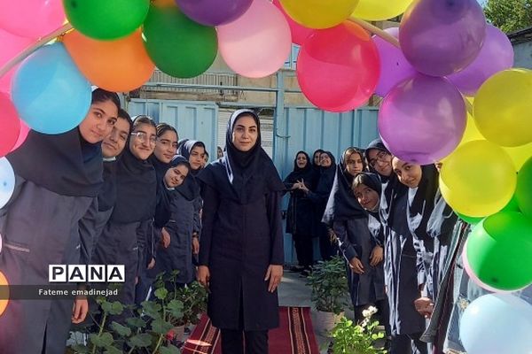 گرامیداشت هفته معلم در دبیرستان تربیت و طالقانی رودهن