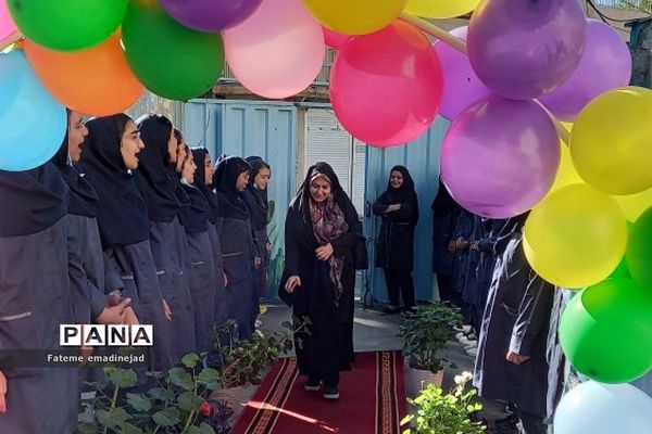 گرامیداشت هفته معلم در دبیرستان تربیت و طالقانی رودهن