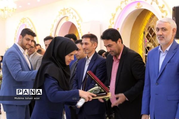 همایش سپاس معلم در ناحیه یک بهارستان