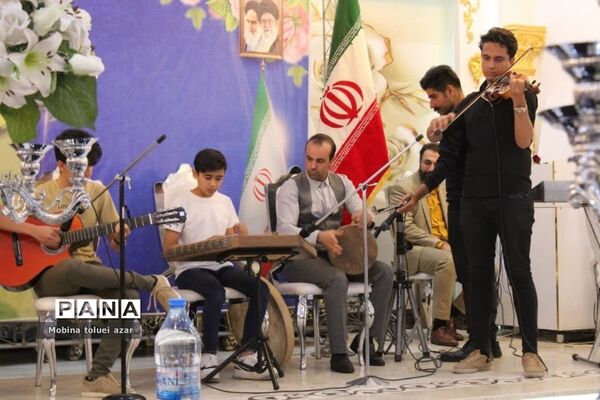 همایش سپاس معلم در ناحیه یک بهارستان