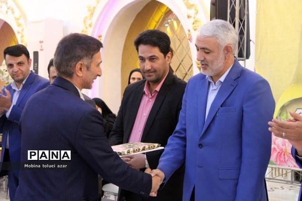 همایش سپاس معلم در ناحیه یک بهارستان