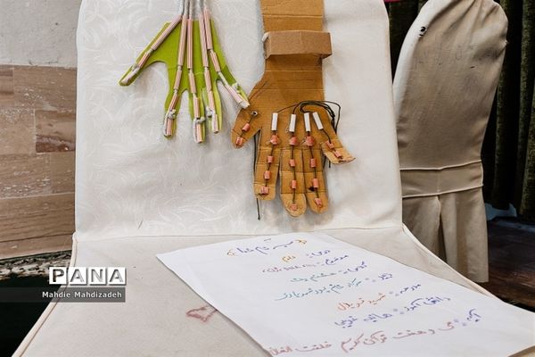 نمایشگاه دست‌سازه‌های مرتبط با قرآن در دبیرستان شهید قویدل
