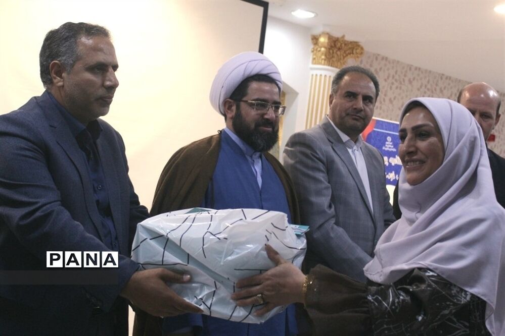 آیین اختتامیه دوازدهمین جشنواره نوجوان سالم و اولین پویش مراقب خودت باش در تبریز