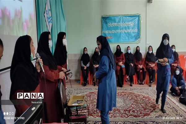 آیین تجلیل از معلمان دبیرستان ه‍یات امنایی معرفت بیرجند