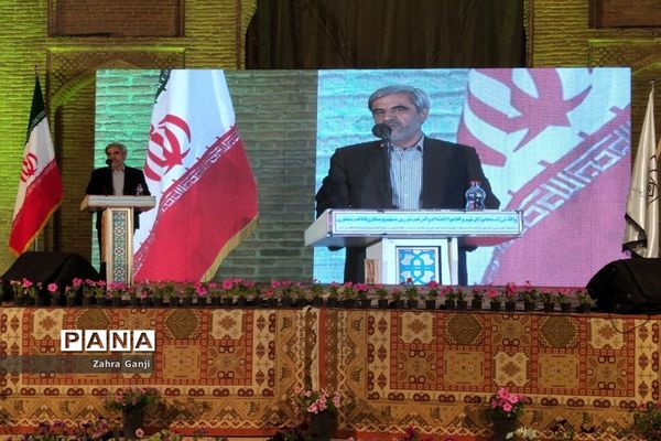 آیین تجلیل از معلمان نمونه استان فارس