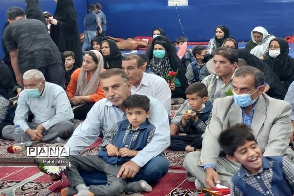 برگزاری مراسم تجلیل و قدردانی از پدر بزرگ‌ها و مادر‌بزرگ‌های دبستان شهید عدالت