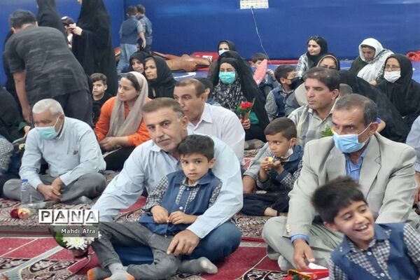 برگزاری مراسم تجلیل و قدردانی از پدر بزرگ‌ها و مادر‌بزرگ‌های دبستان شهید عدالت