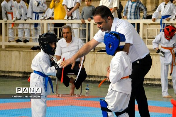 اولین دوره مسابقات کاراته  جام دانش‌آموزی در رودهن