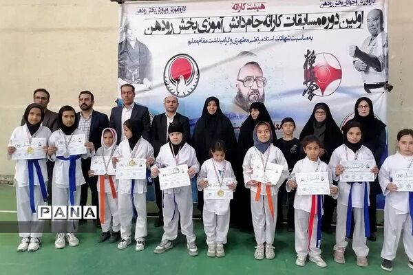 اولین دوره مسابقات کاراته  جام دانش‌آموزی در رودهن