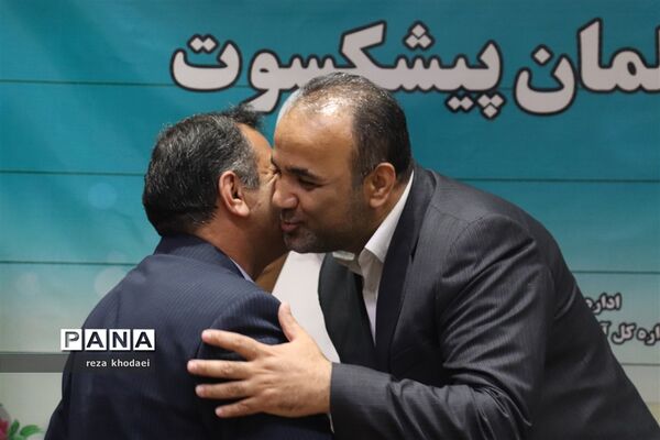 تجلیل ازمعلمان پیشکسوت در باشگاه فرهنگیان تبریز