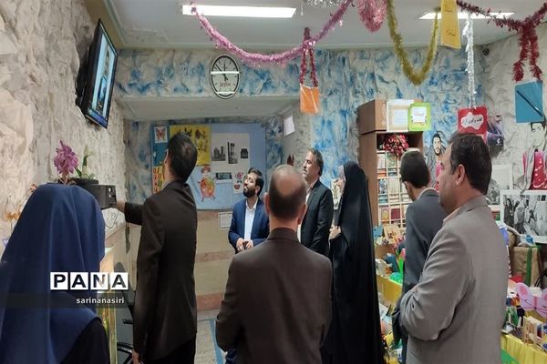 بازدید مدیرکل دفتر انتشارات و فن‌آوری آموزشی از دبستان مالک اشترمنطقه ۱۰