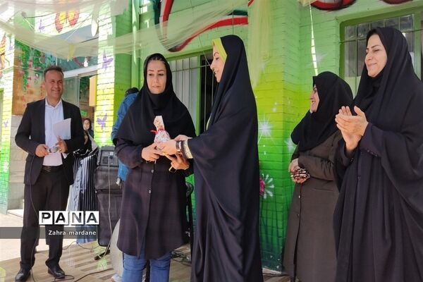 مراسم گرامیداشت روز معلم در مدرسه طاها قرچک