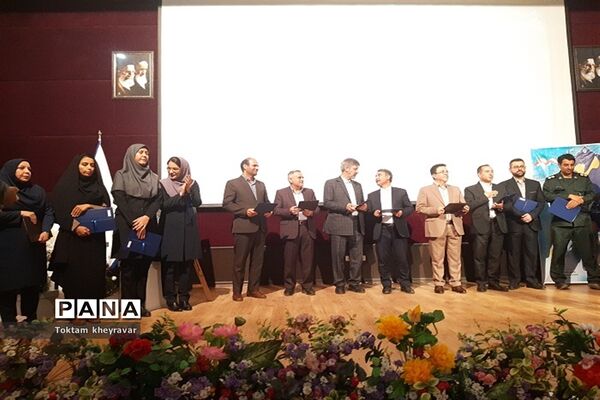 آیین تجلیل ازمعلمان نمونه استان خراسان شمالی همزمان با هفته بزرگداشت معلم